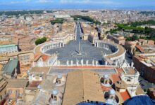 Papežev obisk v Franciji v senci obtožb proti jezuitu 10 pope