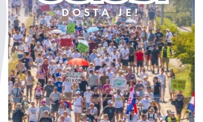 bobni bakle in jeza zaradi 37 000 ton odpadkov lika danes protestira v srediscu zagreba video 6a9c04506aaf5 1788609616