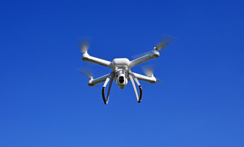 »Na vašem dvorišču smo izgubili dron«: Lastnika zamotili, zamaskirani sostorilci pa vstopili v hišo 1 na vasem dvoriscu smo izgubili dron lastnika zamotili zamaskirani sostorilci pa vstopili v hiso 6ab3db75a9fdc 1790172021