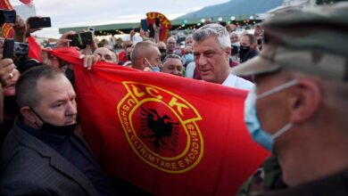 Priština v solzivcu: zaradi Thaçija in haaškega sodišča izbruhnili spopadi, v ozadju še politični boj 2 Hashim Thaci fb