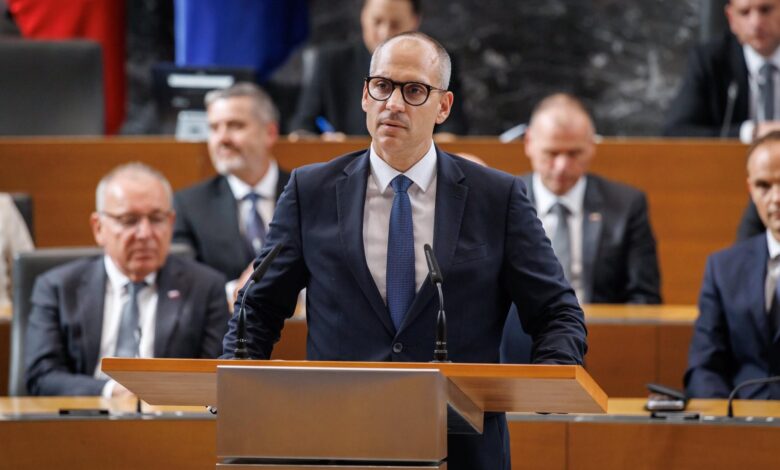 alkohol ponoci kajenje v zaprtih prostorih osnutek novega zakona odpira vprasanja svoboda govori o politicnih botrih 6ac7affbab368 1791471611