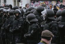 evropa vre na ulice prihaja na stotisoce ljudi policija v pripravljenosti trgovine zabarikadirane 6ae648ce6fe54 1793476814